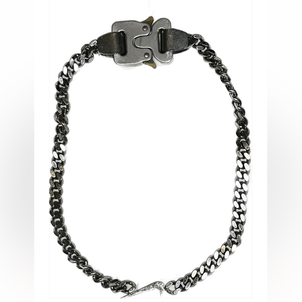 Women's Metallic Nike Hero Chain Necklace